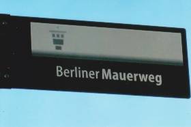 Gedenktafel, des Berliner Mauerwegs